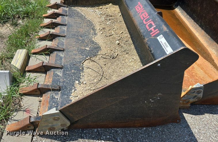 image for item EK6352 2016 Paladin skid steer bucket