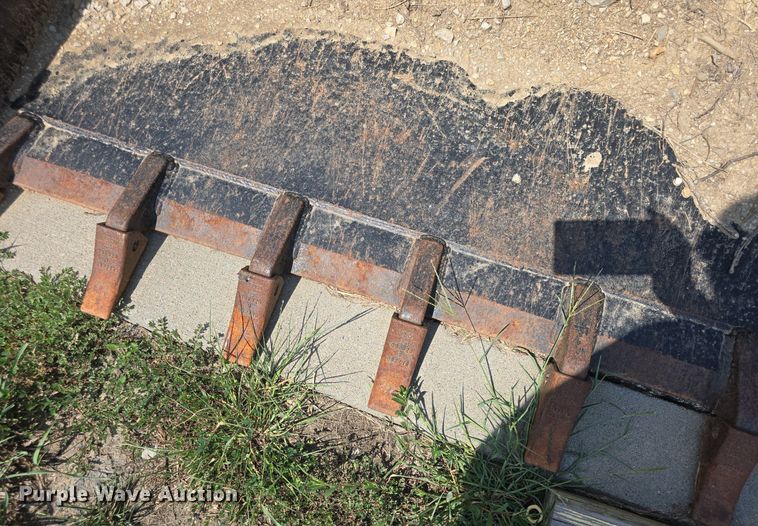 image for item EK6352 2016 Paladin skid steer bucket