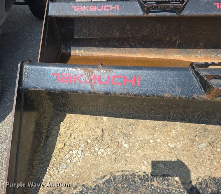 image for item EK6352 2016 Paladin skid steer bucket