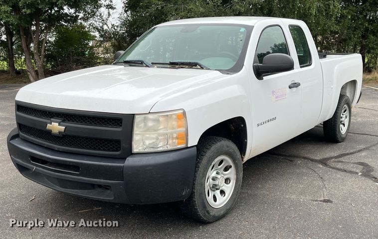 image for item EL8993 2011 Chevrolet Silverado 1500 Ext. Cab pickup truck