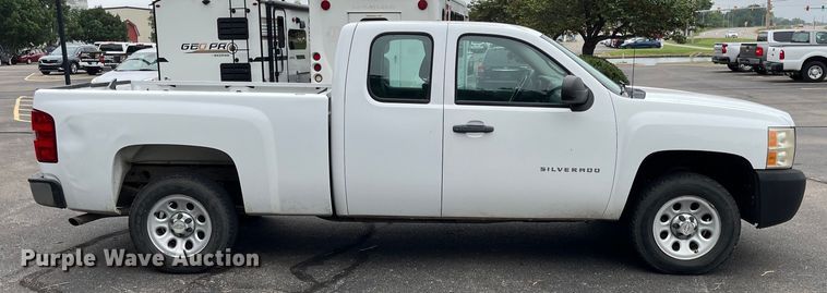 image for item EL8993 2011 Chevrolet Silverado 1500 Ext. Cab pickup truck