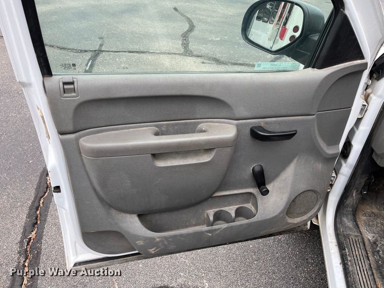 image for item EL8993 2011 Chevrolet Silverado 1500 Ext. Cab pickup truck