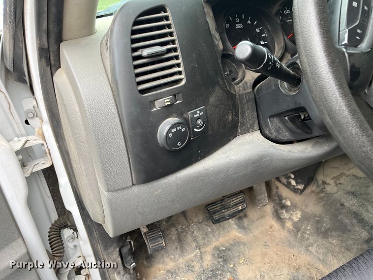 image for item EL8993 2011 Chevrolet Silverado 1500 Ext. Cab pickup truck