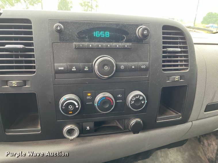 image for item EL8993 2011 Chevrolet Silverado 1500 Ext. Cab pickup truck