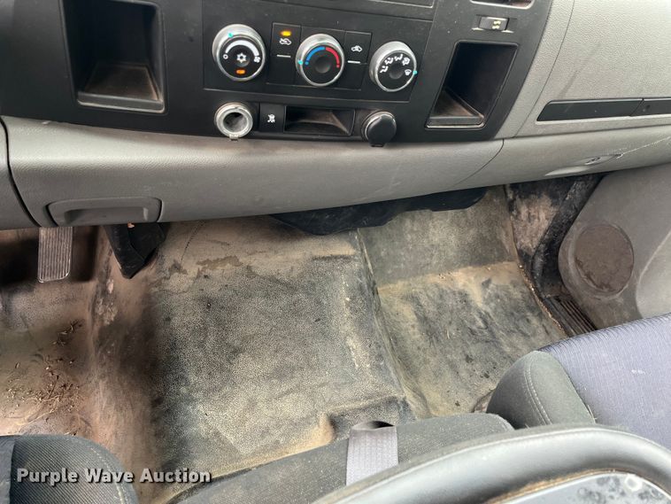 image for item EL8993 2011 Chevrolet Silverado 1500 Ext. Cab pickup truck