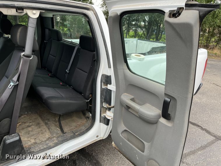 image for item EL8993 2011 Chevrolet Silverado 1500 Ext. Cab pickup truck