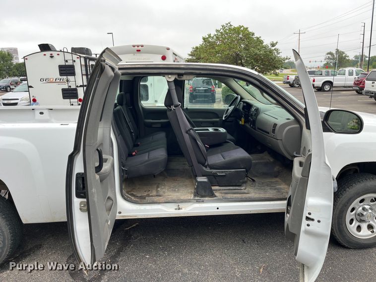 image for item EL8993 2011 Chevrolet Silverado 1500 Ext. Cab pickup truck