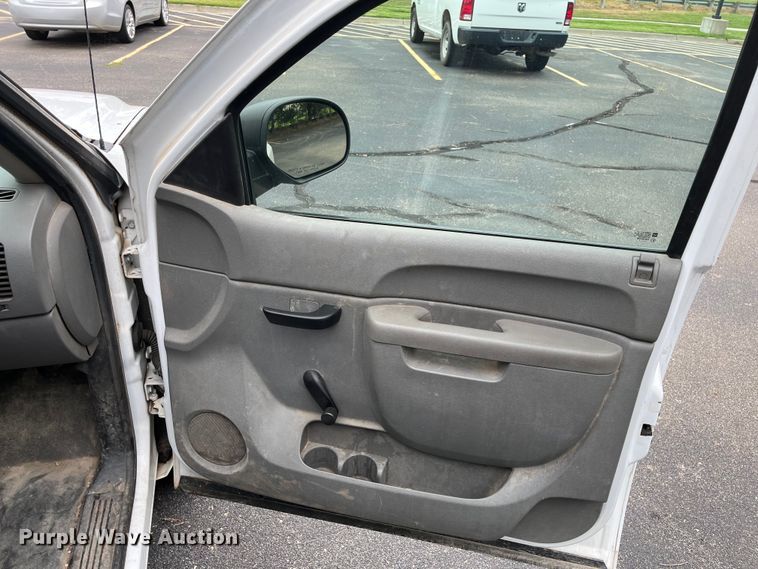 image for item EL8993 2011 Chevrolet Silverado 1500 Ext. Cab pickup truck