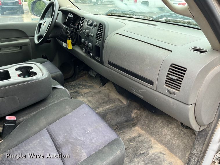 image for item EL8993 2011 Chevrolet Silverado 1500 Ext. Cab pickup truck