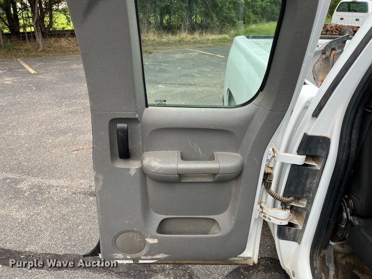 image for item EL8993 2011 Chevrolet Silverado 1500 Ext. Cab pickup truck