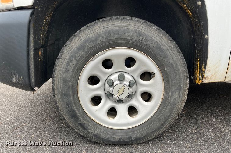 image for item EL8993 2011 Chevrolet Silverado 1500 Ext. Cab pickup truck