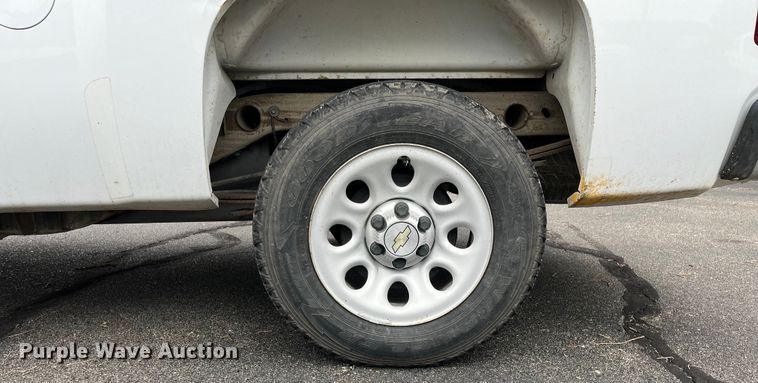 image for item EL8993 2011 Chevrolet Silverado 1500 Ext. Cab pickup truck