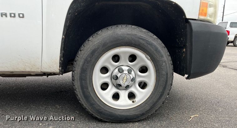 image for item EL8993 2011 Chevrolet Silverado 1500 Ext. Cab pickup truck