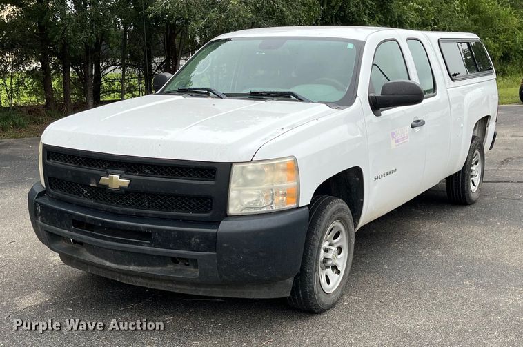 image for item EL8994 2011 Chevrolet Silverado 1500 Ext. Cab pickup truck