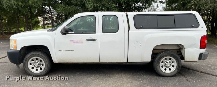 image for item EL8994 2011 Chevrolet Silverado 1500 Ext. Cab pickup truck