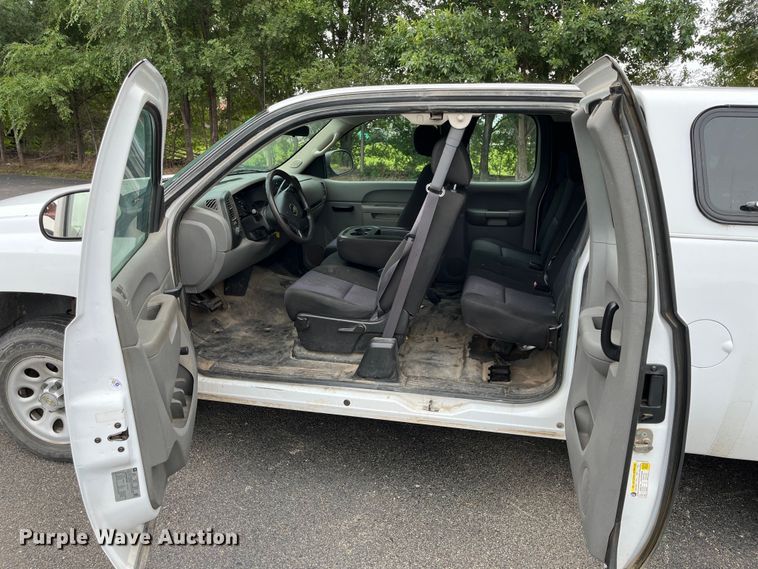 image for item EL8994 2011 Chevrolet Silverado 1500 Ext. Cab pickup truck