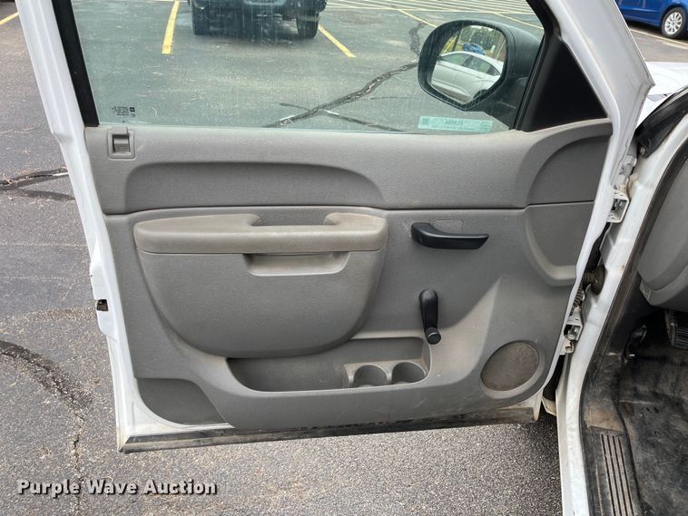 image for item EL8994 2011 Chevrolet Silverado 1500 Ext. Cab pickup truck