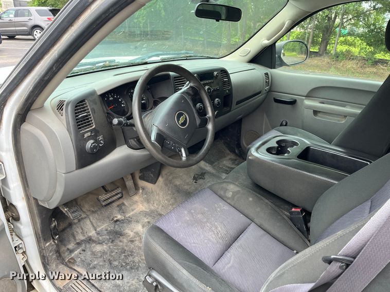 image for item EL8994 2011 Chevrolet Silverado 1500 Ext. Cab pickup truck