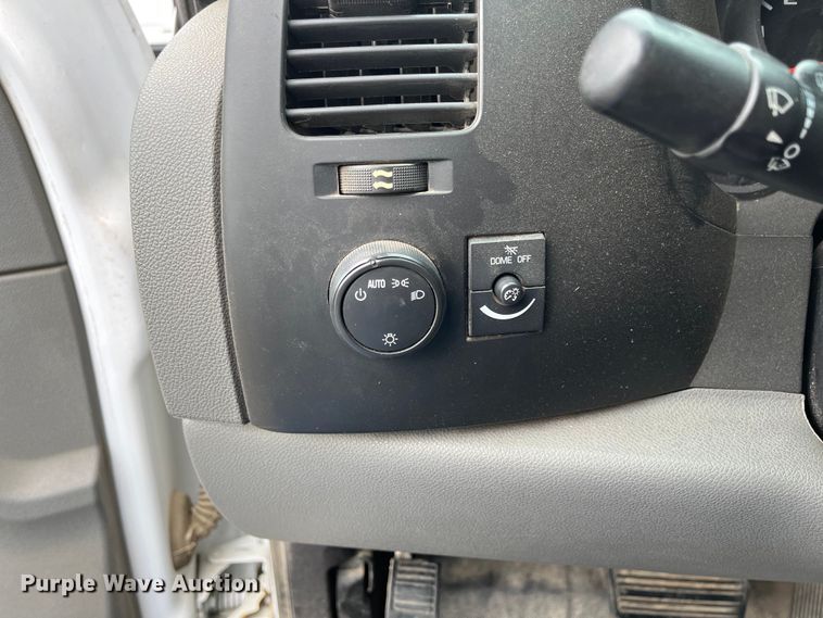 image for item EL8994 2011 Chevrolet Silverado 1500 Ext. Cab pickup truck