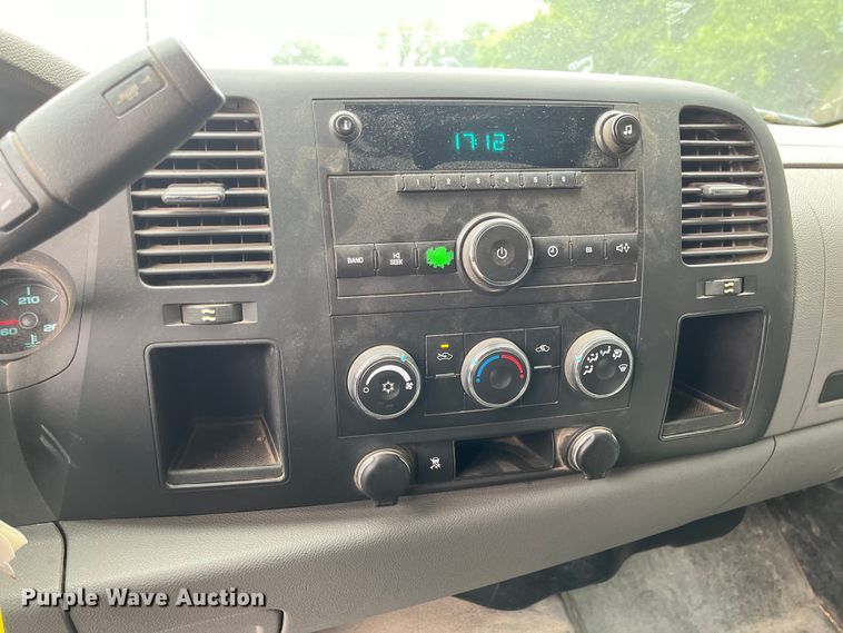 image for item EL8994 2011 Chevrolet Silverado 1500 Ext. Cab pickup truck