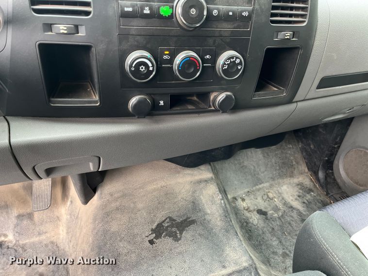 image for item EL8994 2011 Chevrolet Silverado 1500 Ext. Cab pickup truck