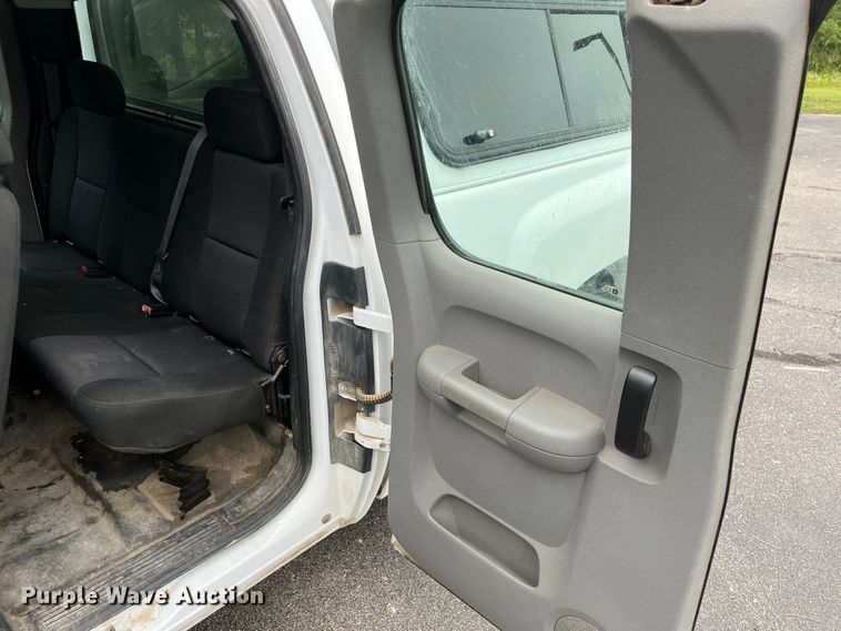 image for item EL8994 2011 Chevrolet Silverado 1500 Ext. Cab pickup truck