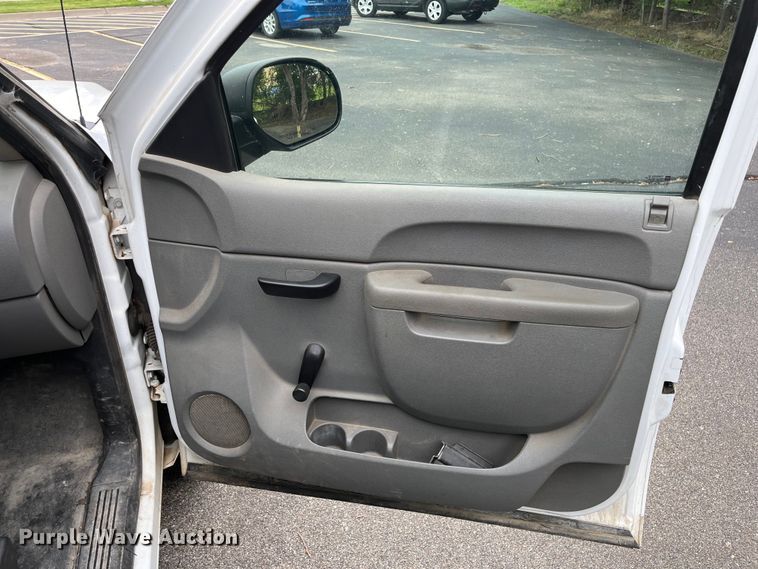 image for item EL8994 2011 Chevrolet Silverado 1500 Ext. Cab pickup truck