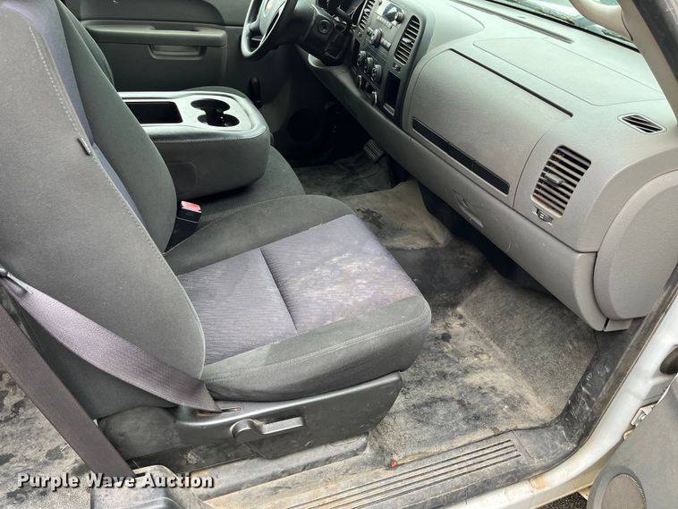 image for item EL8994 2011 Chevrolet Silverado 1500 Ext. Cab pickup truck