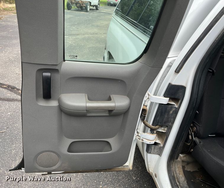 image for item EL8994 2011 Chevrolet Silverado 1500 Ext. Cab pickup truck