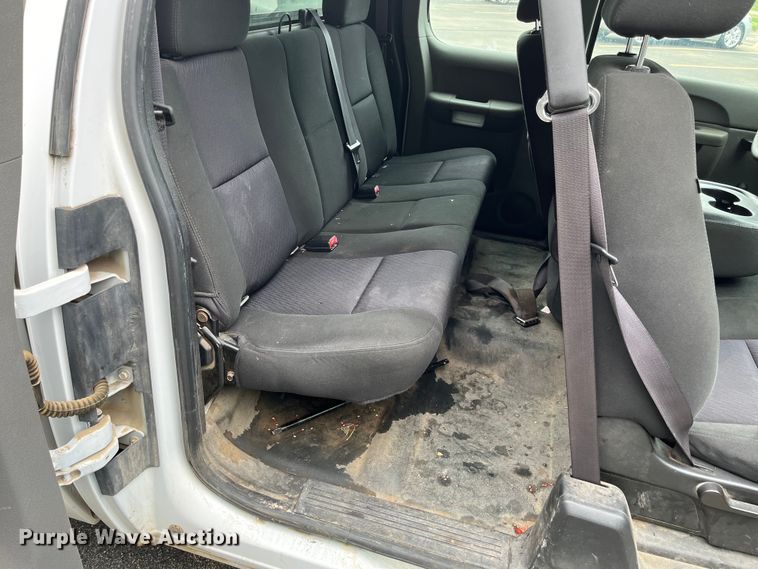 image for item EL8994 2011 Chevrolet Silverado 1500 Ext. Cab pickup truck