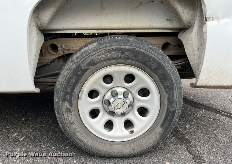 image for item EL8994 2011 Chevrolet Silverado 1500 Ext. Cab pickup truck