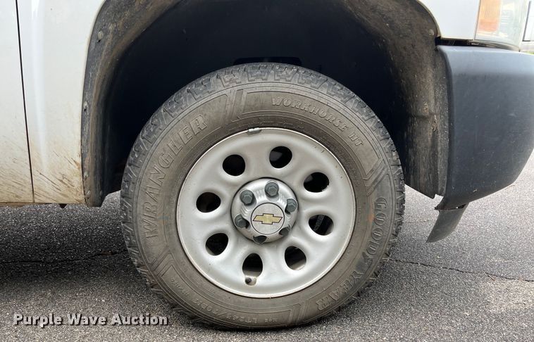 image for item EL8994 2011 Chevrolet Silverado 1500 Ext. Cab pickup truck