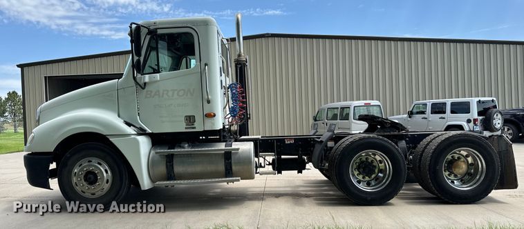 image for item LF9970 2004 Freightliner Columbia 120 semi truck