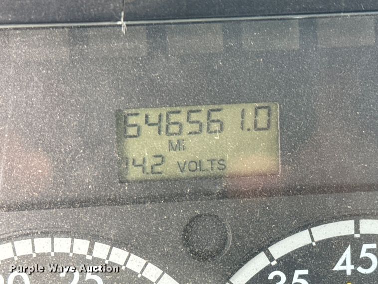 image for item LF9970 2004 Freightliner Columbia 120 semi truck