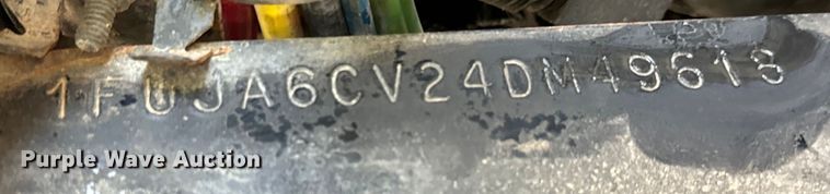 image for item LF9970 2004 Freightliner Columbia 120 semi truck