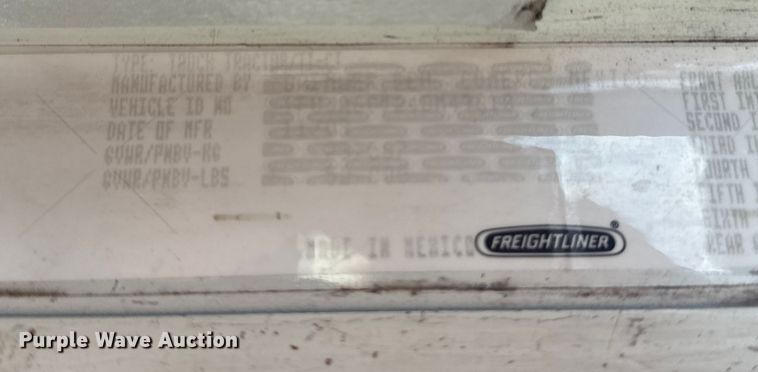 image for item LF9970 2004 Freightliner Columbia 120 semi truck