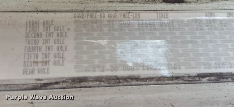 image for item LF9970 2004 Freightliner Columbia 120 semi truck