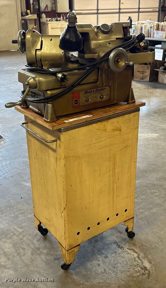 image for item LF9972 Black & Decker TG valve refacer