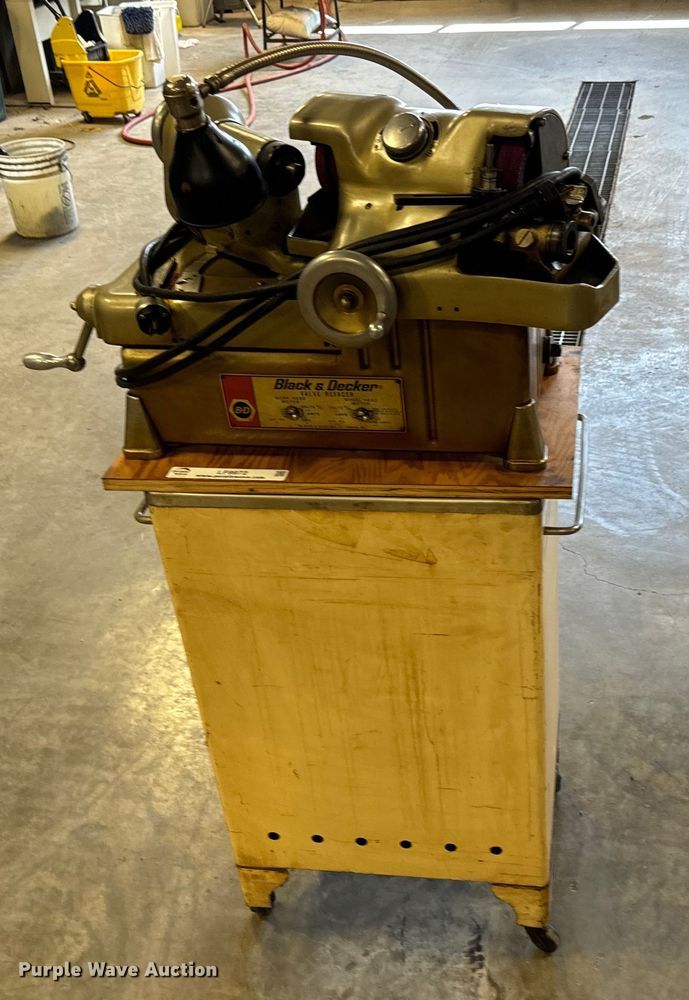 image for item LF9972 Black & Decker TG valve refacer