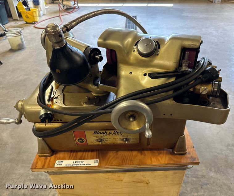 image for item LF9972 Black & Decker TG valve refacer