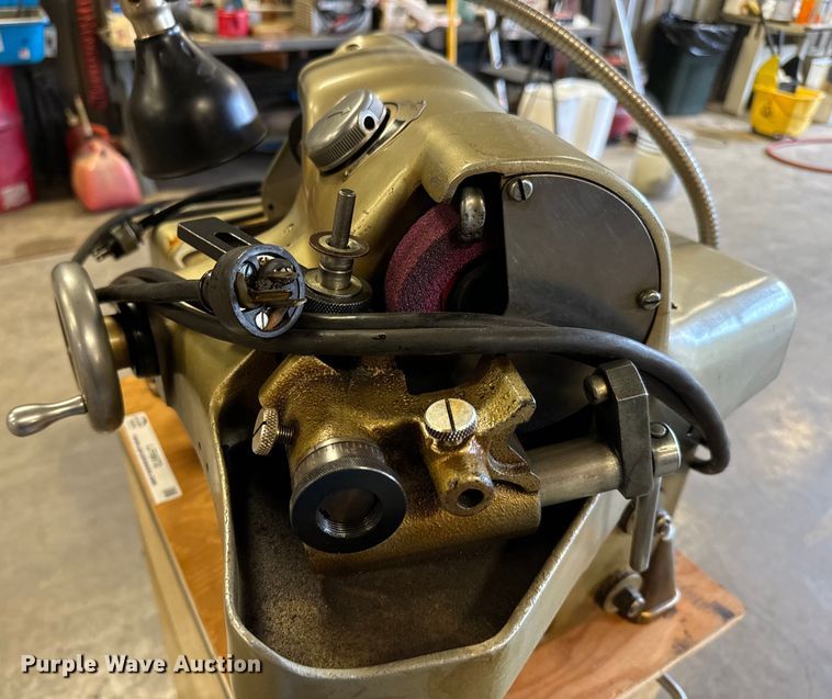 image for item LF9972 Black & Decker TG valve refacer