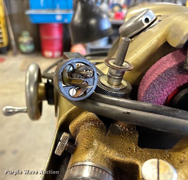 image for item LF9972 Black & Decker TG valve refacer