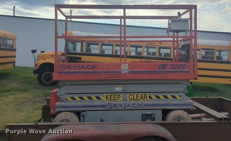 image for item NG9873 Skyjack SJIII 3220 scissor lift with trailer