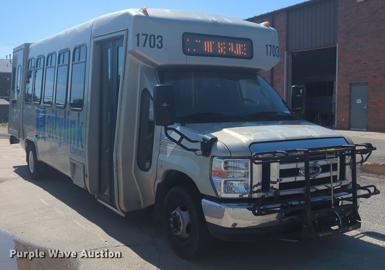 image for item NG9925 2017 Ford Econoline E450 Super Duty shuttle bus