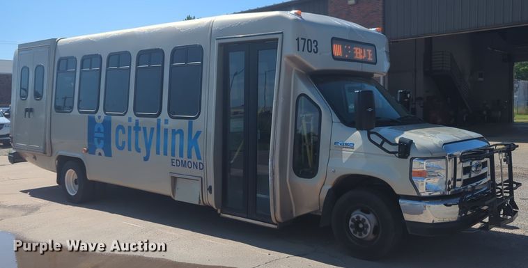 image for item NG9925 2017 Ford Econoline E450 Super Duty shuttle bus