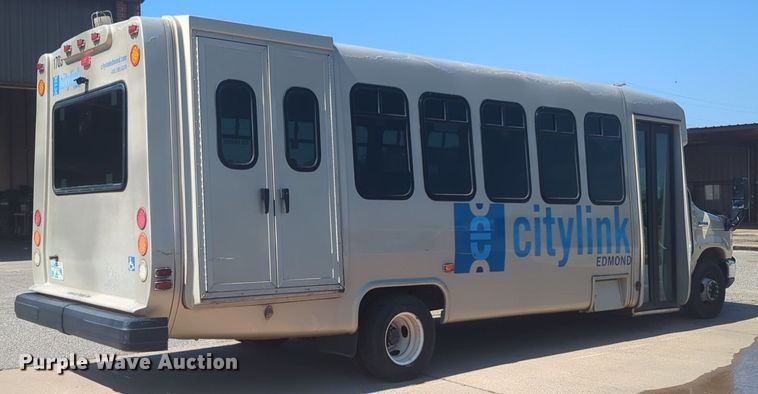 image for item NG9925 2017 Ford Econoline E450 Super Duty shuttle bus