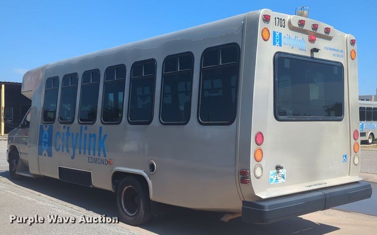 image for item NG9925 2017 Ford Econoline E450 Super Duty shuttle bus