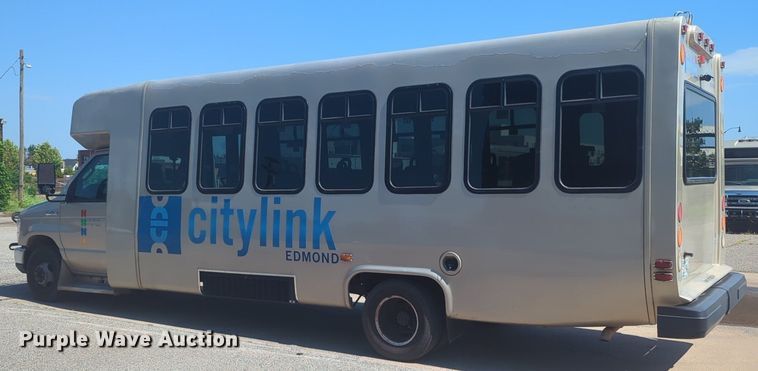 image for item NG9925 2017 Ford Econoline E450 Super Duty shuttle bus