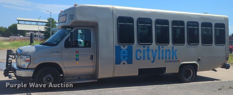 image for item NG9925 2017 Ford Econoline E450 Super Duty shuttle bus