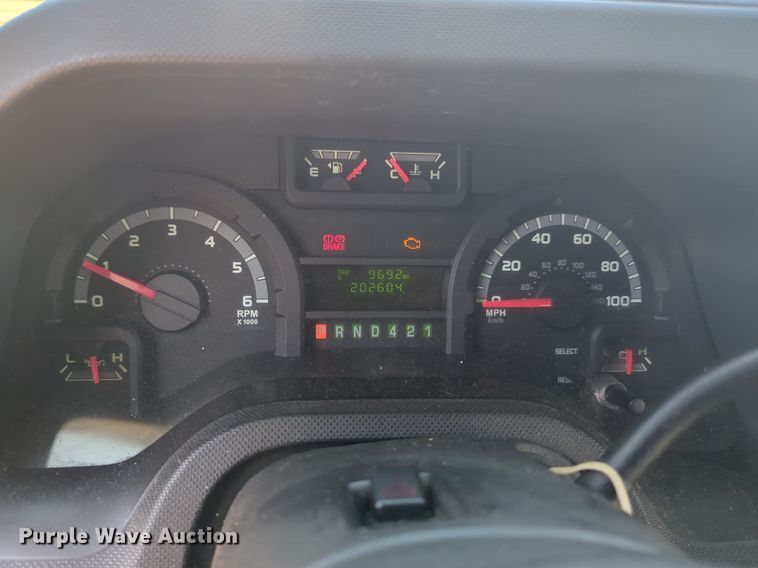 image for item NG9925 2017 Ford Econoline E450 Super Duty shuttle bus